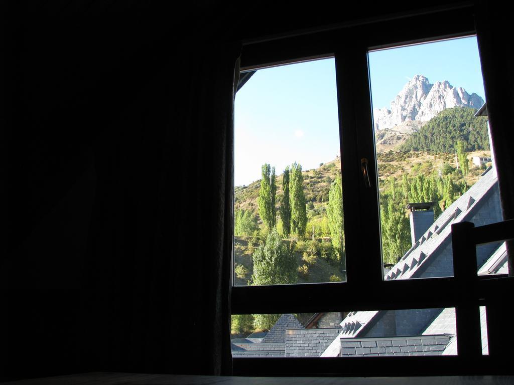 Aparthotel Sarrato Sallent De Gallego Luaran gambar