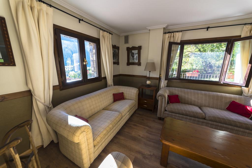 Aparthotel Sarrato Sallent De Gallego Luaran gambar