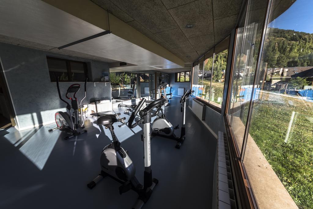 Aparthotel Sarrato Sallent De Gallego Luaran gambar